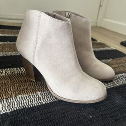 Tan/beige Boots