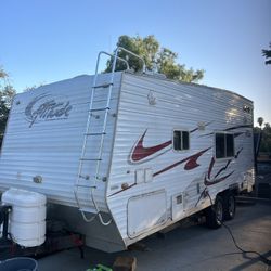 2006 Attitude Toy Hauler 21AK