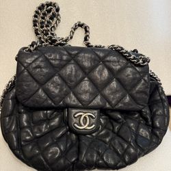 CHANEL AUTHENTIC Chain Around Crossbody Lambskin Bag