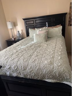 Queen bedroom set