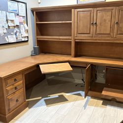 Corner Desk w/ Hutch