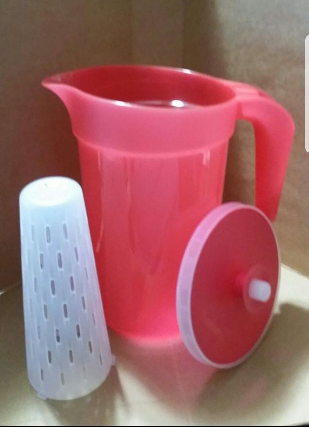 Tupperware 2Qt Pitcher