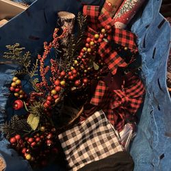 Free Christmas Decorations & Tree 