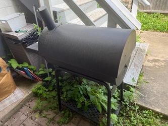 Charcoal grill/smoker