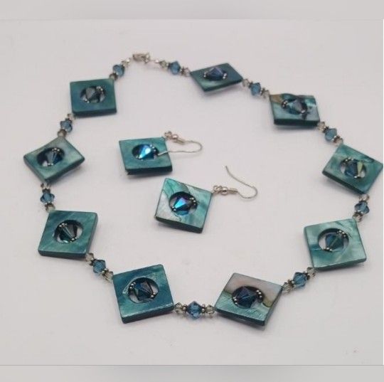 Green abalone She'll necklace and earrings set 
