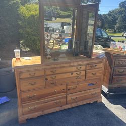 10 Drawer Dresser With Folding Mirrors