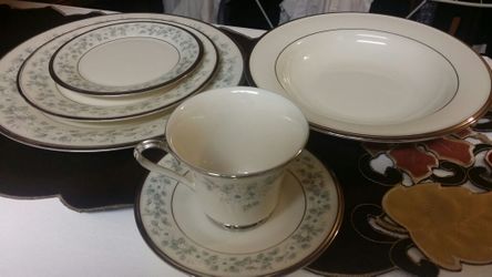 Lenox windsong dish set