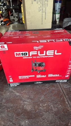 Milwaukee M 18 6 gallon vacuum