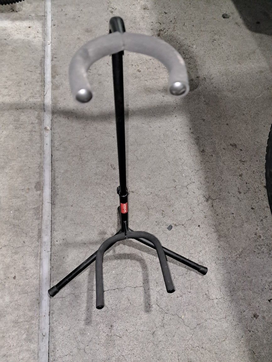 Sturdy Guitar Stand