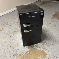 Mini Fridge 