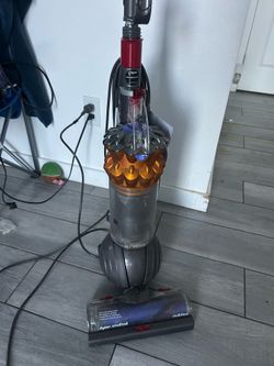 Dyson vacuum w/ manual
