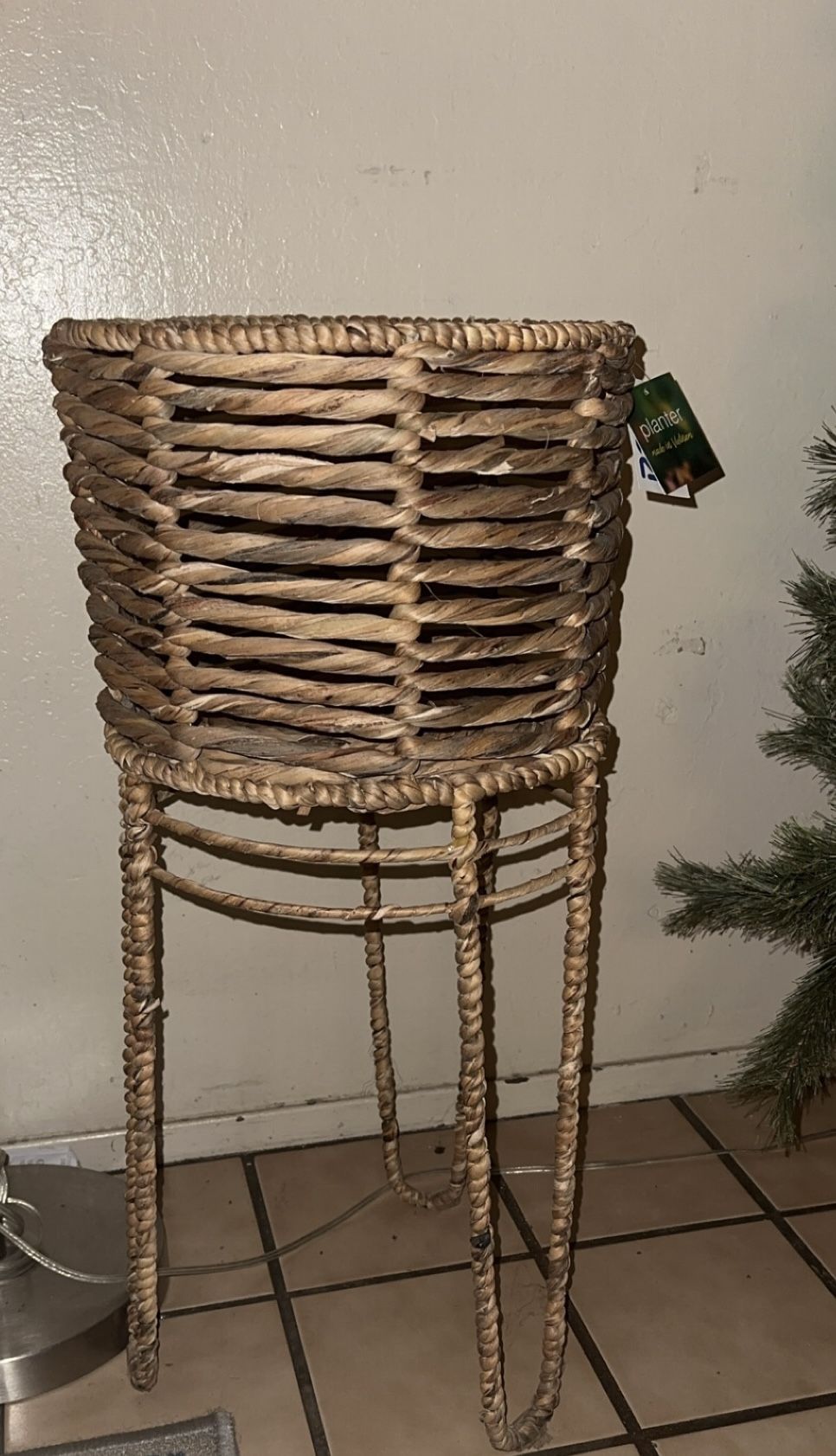 New Ratan Plant Holder