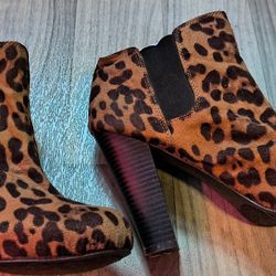 Women's 8.5 Boots (4 Pairs)