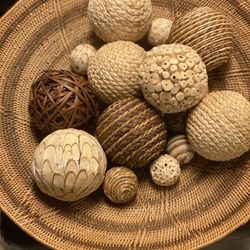 Round Basket  With Balls 