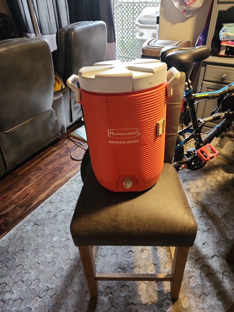 Rubbermaid 5 Gallon Jug