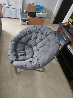 Folding lounge chair