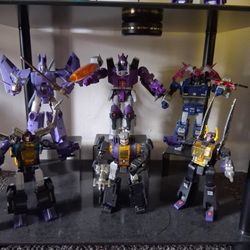 Collectible Figures 