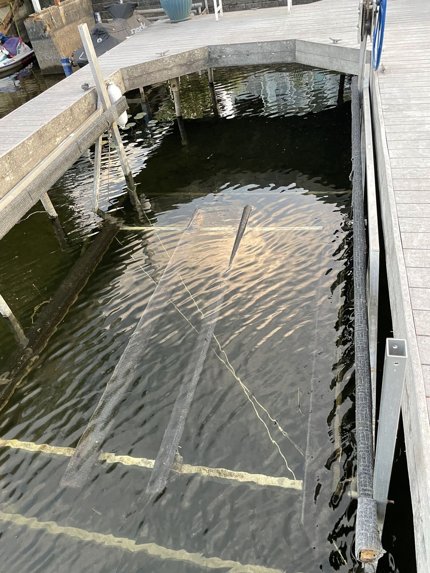 Pontoon Boat Lift