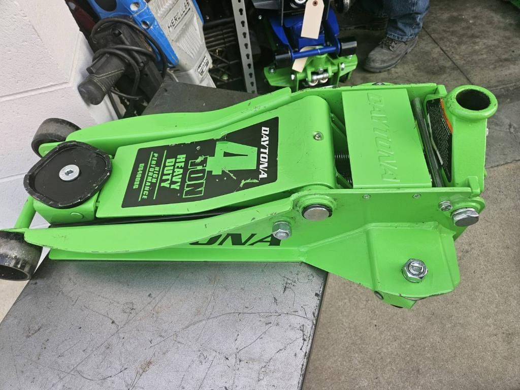 DAYTONA. 4 Ton Professional Floor Jack Green