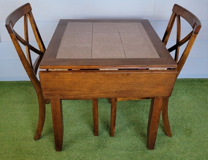 Breakfast Nook Table With Fold Down Panels & 2 Chairs