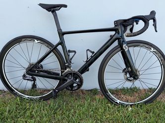 🚴🏻 Scott Addict RC Disc Carbon Road Bike — Size 52  High-performance carbon race bike with electronic shifting