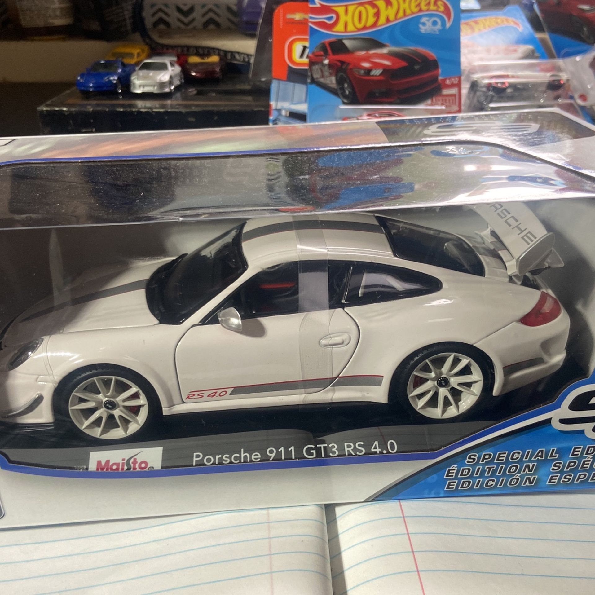 Porsche 911 GT3 RS 4.0 - White 1/18 Scale Maisto Special Edition. New In The Box