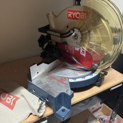 🔥 “RYOBI Compound Miter Saw – Precision Angle Cuts | Contractor Classic”  Brand: Ryobi Type: Compound miter (chop) saw Blade: ~10″ (typical for this 
