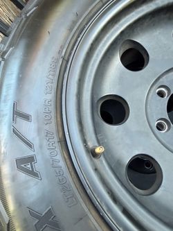 Llantas para Toyota tacoma 6 birlos 265/70R/17 en buenas condiciones