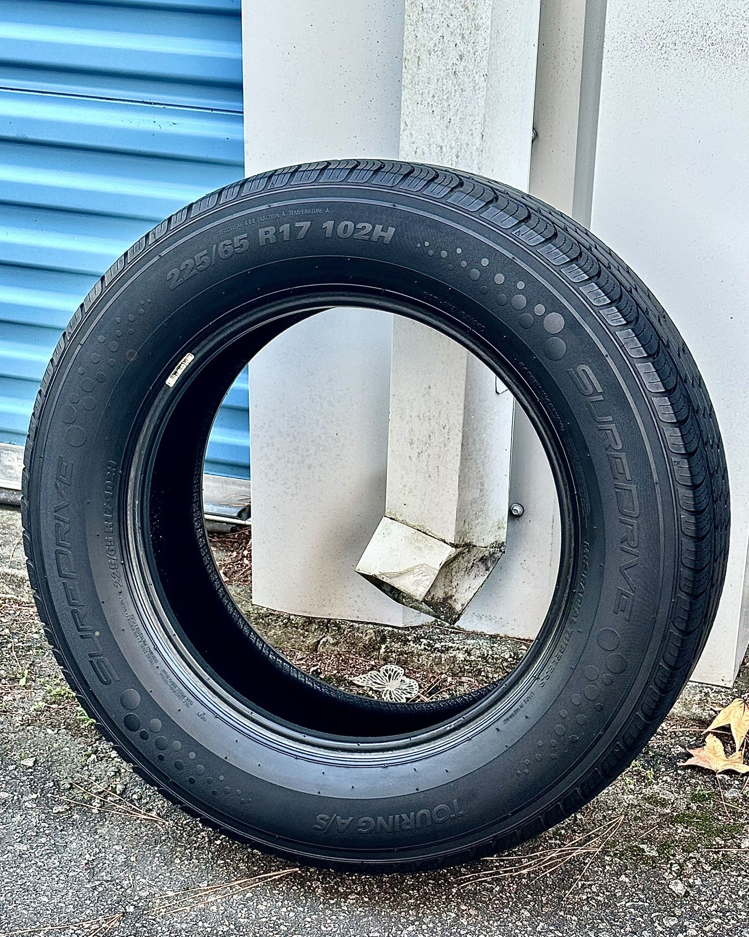 1 Used Tire Suredrive Touring A/S 225/65R17 About 55%Tread. 