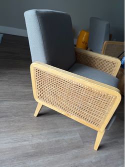 4 Accent chairs + solid wood coffee table