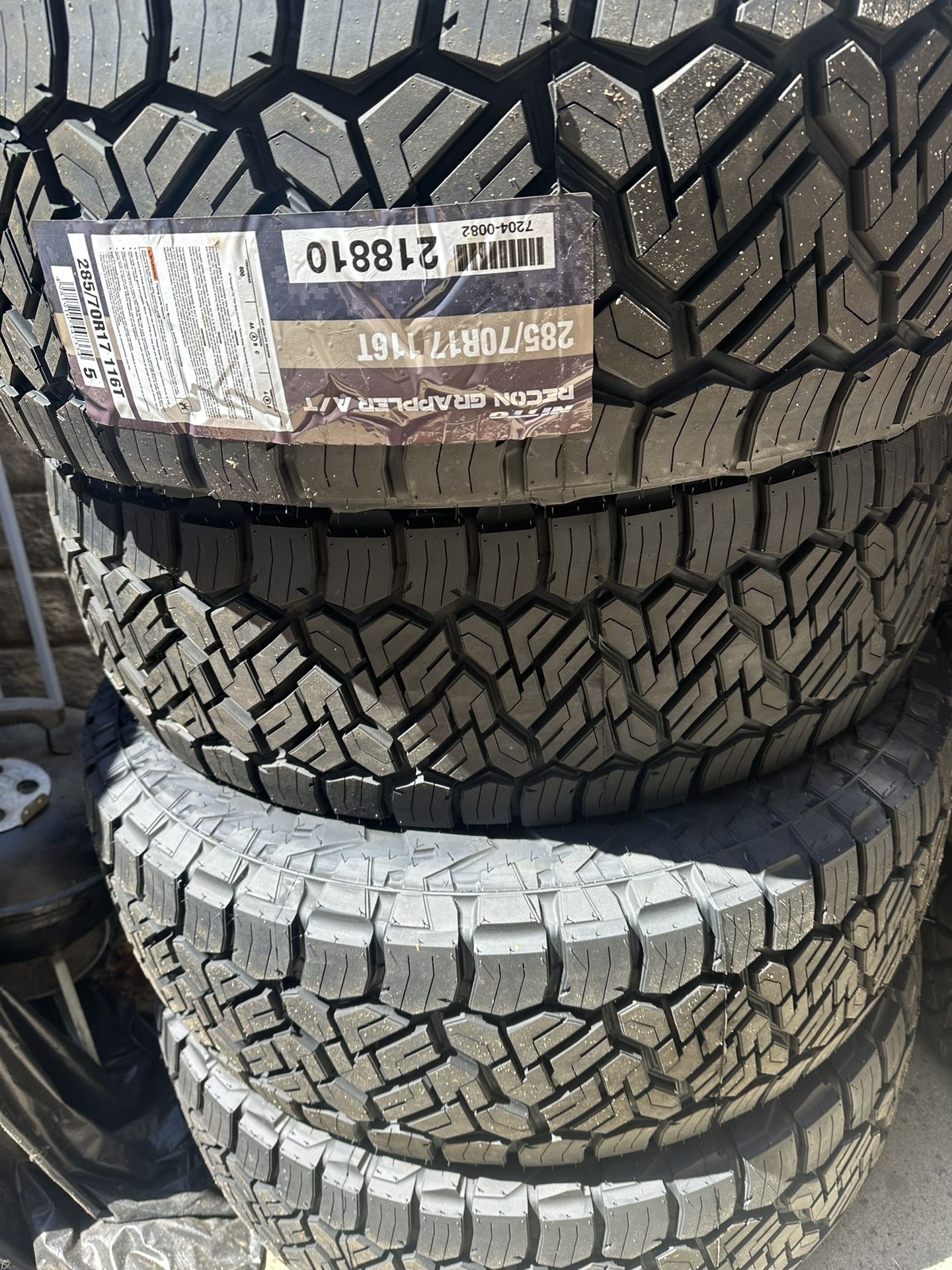 New Nitto Recon Grappler 285/70r17 Set of 4