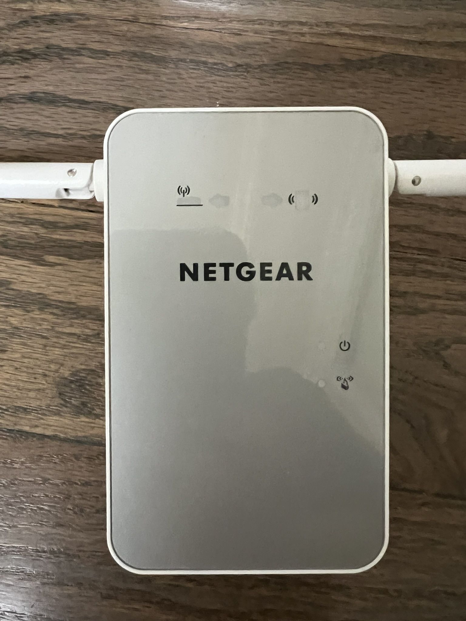 Netgear AC1200 Model EX6150v2–Great Condition Wi-Fi Extender Smoke and pet free household