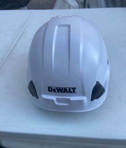 DEWALT Type Il Class C Vented Safety