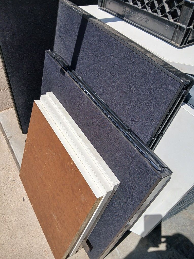FREE CUBICLES OFFICE DESK