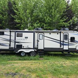 2015 RV  Travel Trailer  Sunset Trail Reserve 33bd 