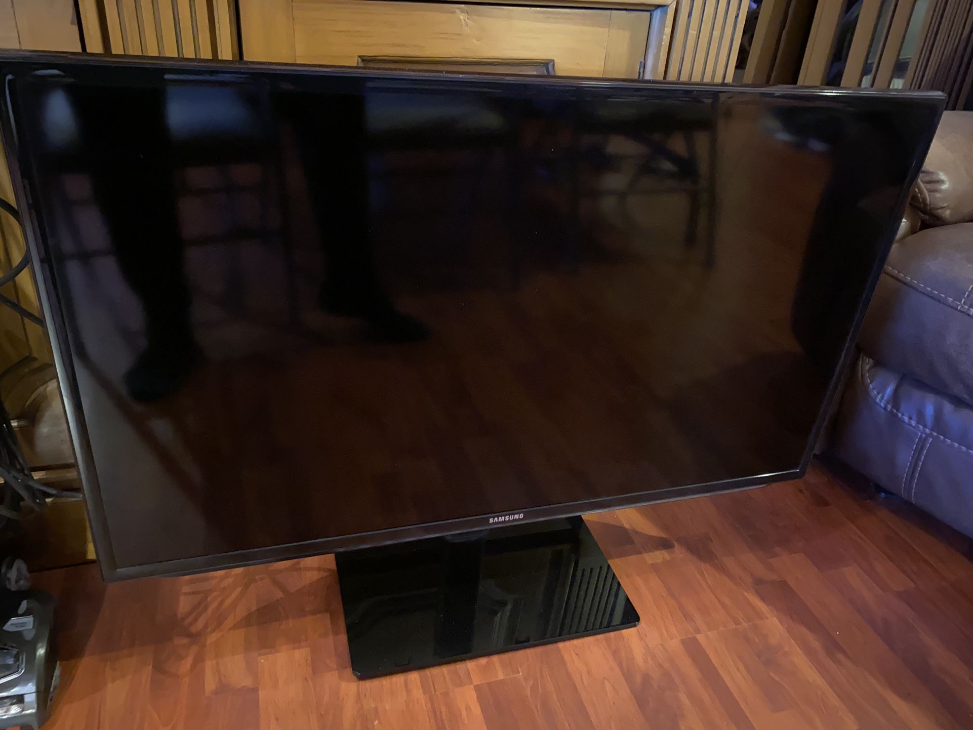 Two 40” Samsung tv’s with Fire Stick 4k Remote and Wall Mount