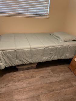 Twin Ghost Bed w/Remote, Excellent Condition!