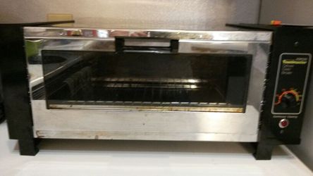 Toastmaster Deluxe toaster oven with broiler