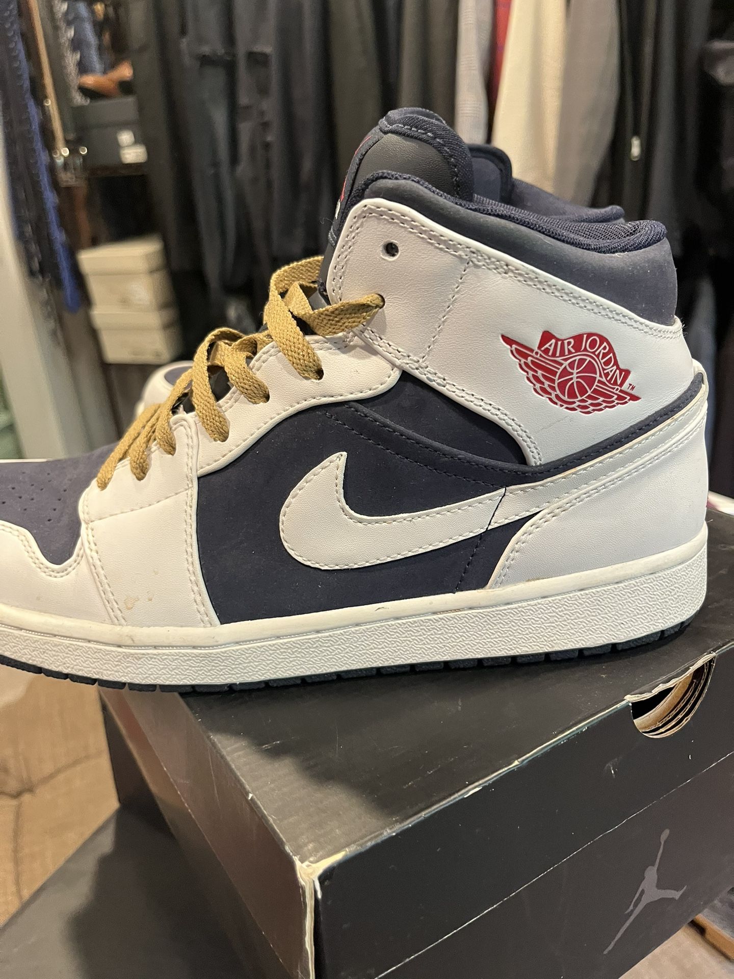 Jordan 1 Mid Obsedian Size 12