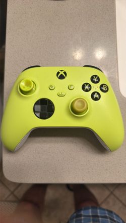 Neon Xbox One controller