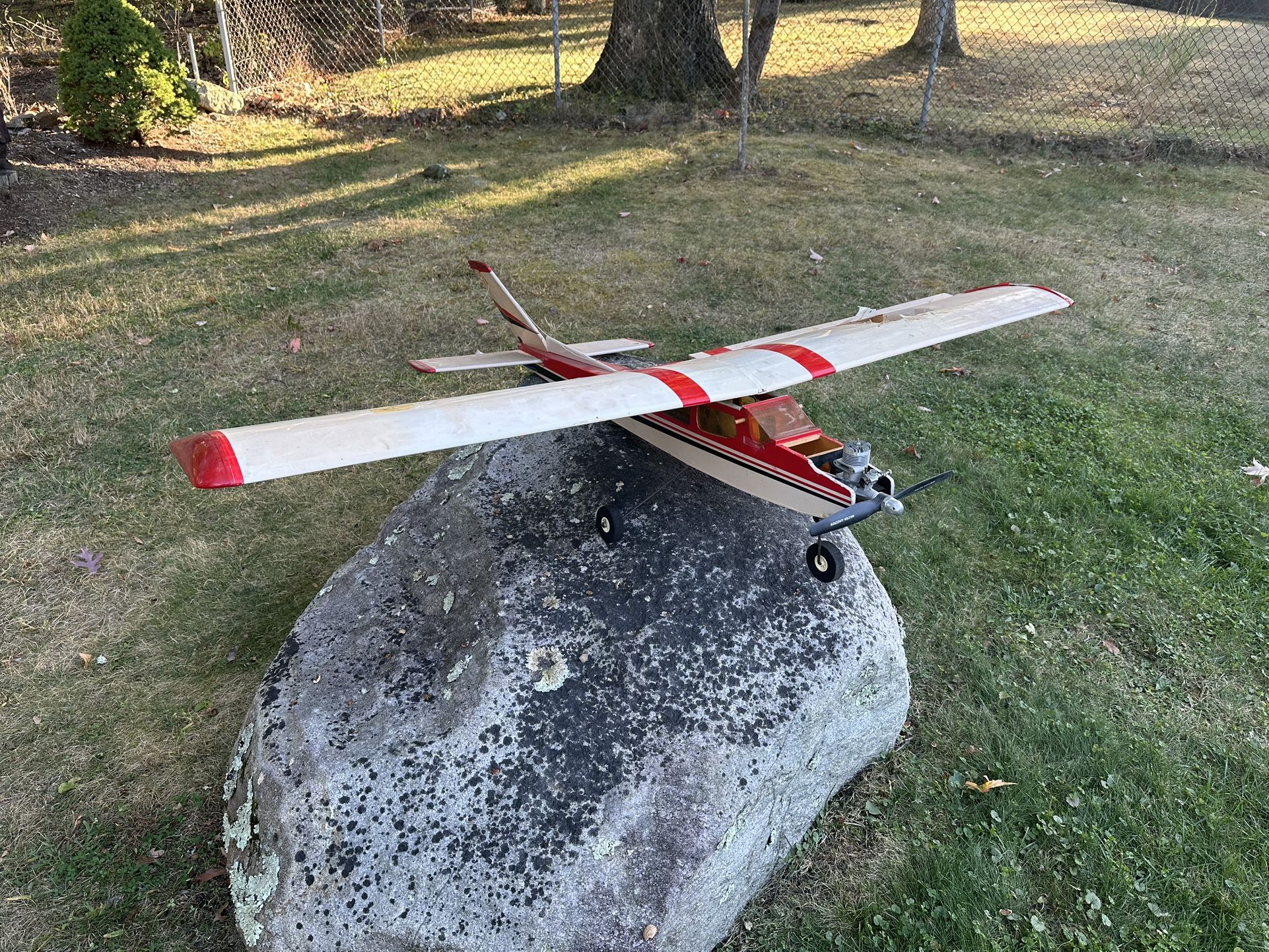 VINTAGE RC RADIO CONTROLLED AIRPLANE - SUPERTIGRE 40 GAS POWERED ENGINE - 4 FOOT WINGSPAN