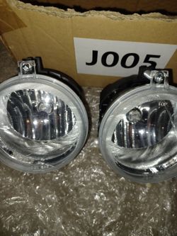 FOG LIGHT ASSY 2 (Bought for 2006 dodge charger)Fits a wide variety of Chrysler, Dodge, and Jeep models (typically ranging from 2006–2009).