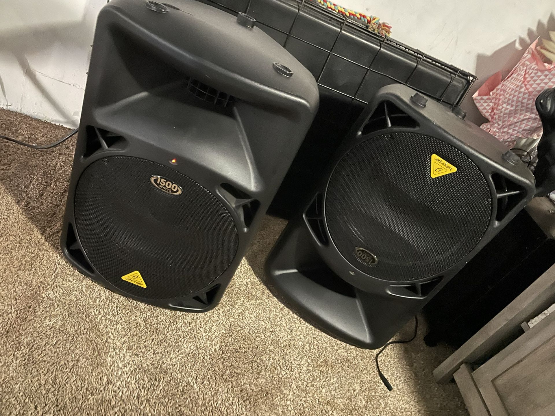 15 Inch Concert Or House Speakers I Have One Stand Tripod 