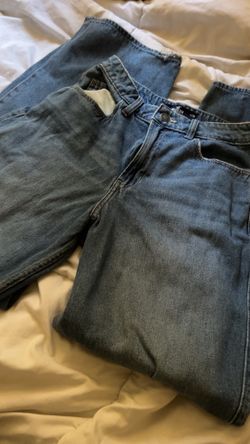 all hollister clothes is good condition