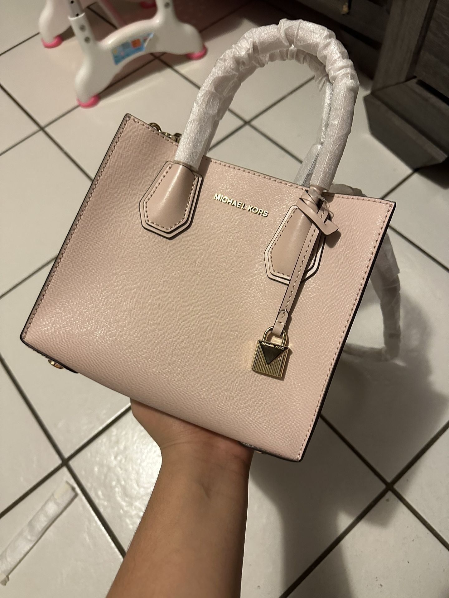 Michael Kors Mercer Medium Mercer Pebbled Leather Crossbody Bag- Soft Pink  for Sale in Bronx, NY - OfferUp