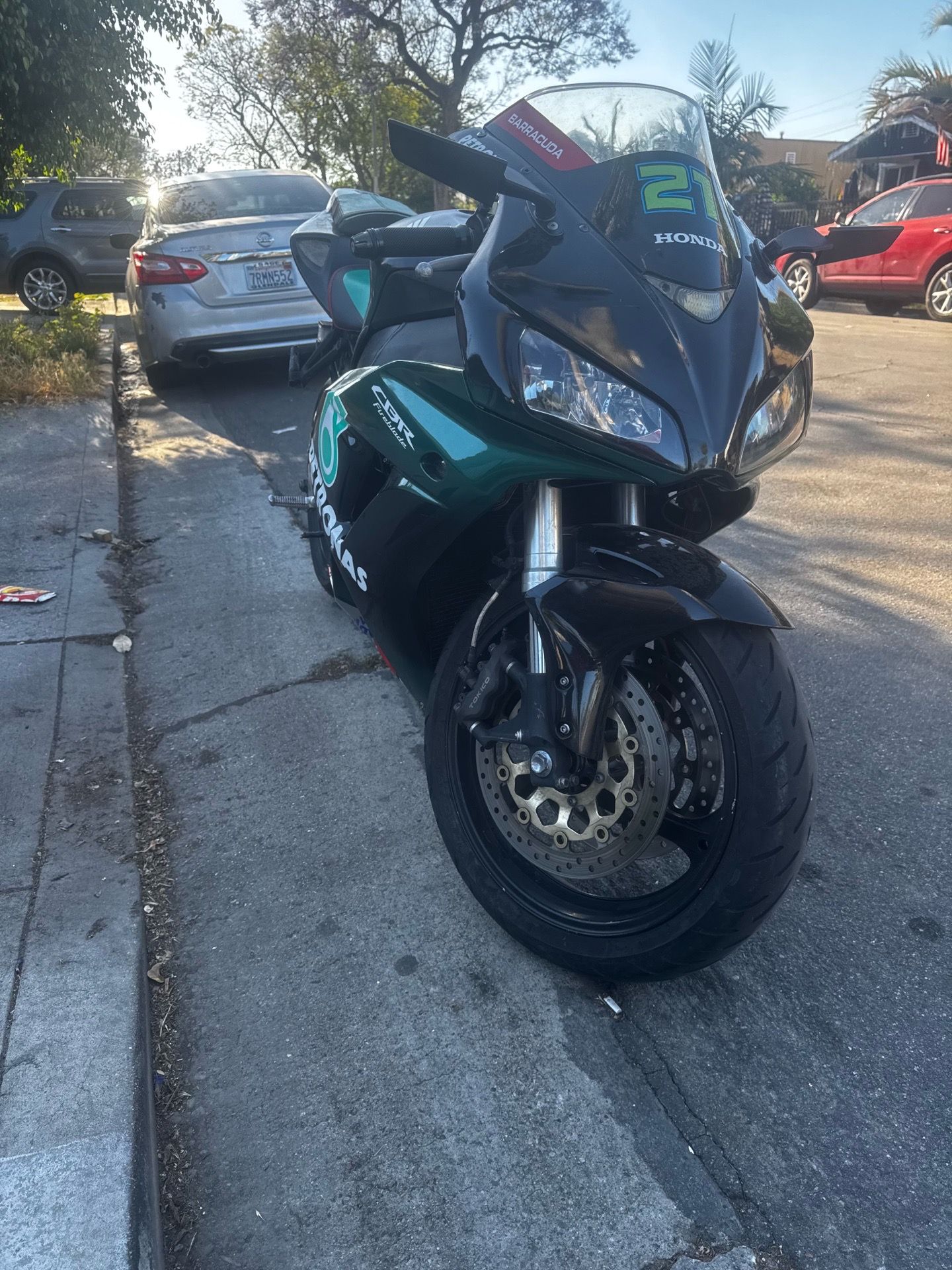 05 Honda CBR 1000 Fireblade / 05 Yamaha YZF- R1