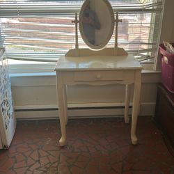 Makeup Station, Mirror Vanity