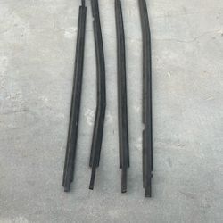 Door Window Sweep Molding/Weatherstrip 