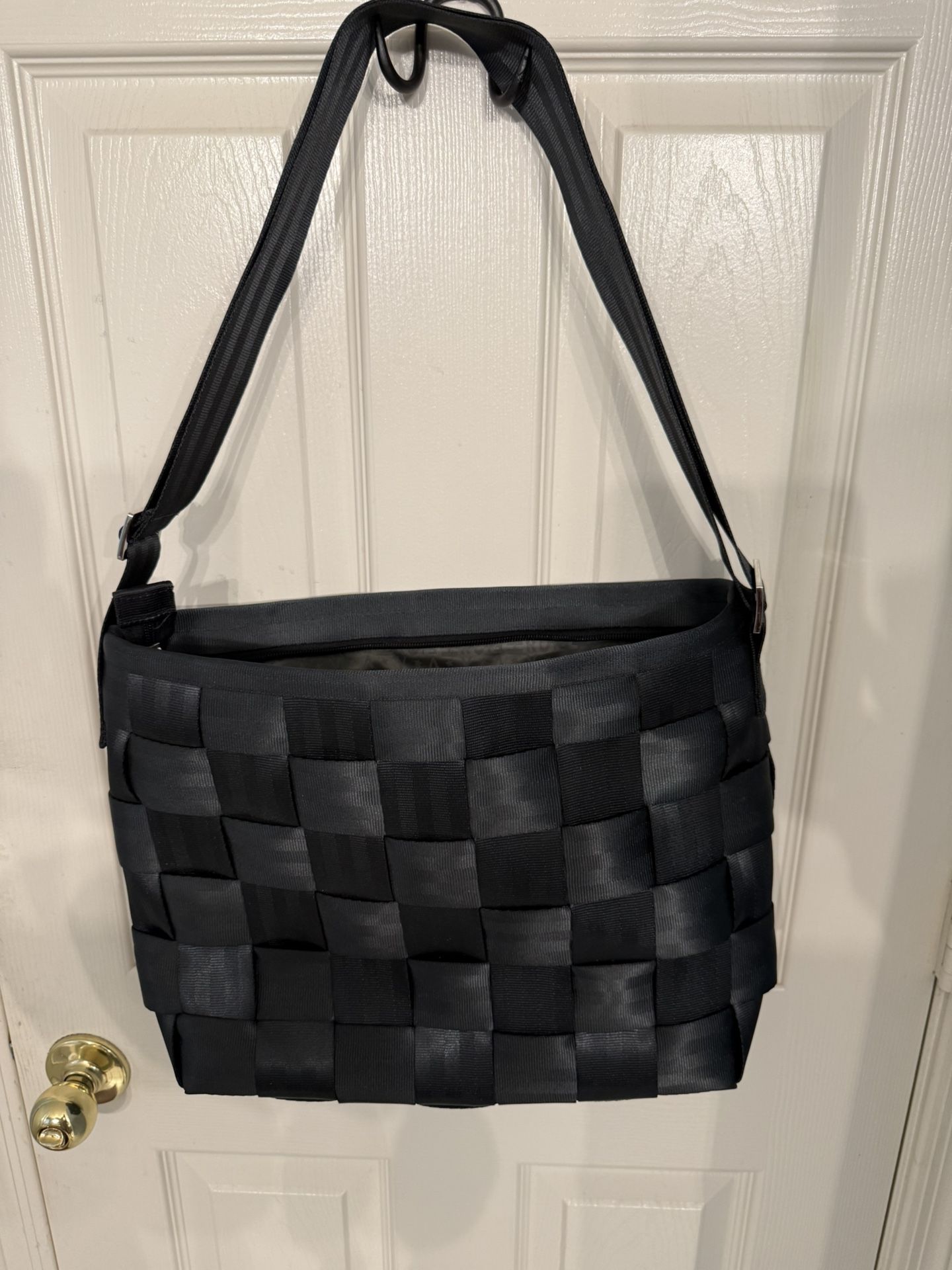 Harvey’s The Original Seatbelt Messenger Bag