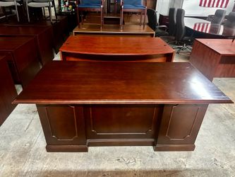 OFFICE/HOME DESK EXECUTIVE DESK TRADITIONAL